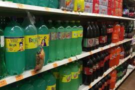 El alto consumo de refrescos en México está directamente relacionado con el incremento de obesidad, diabetes y enfermedades cardiovasculares, advierten especialistas.