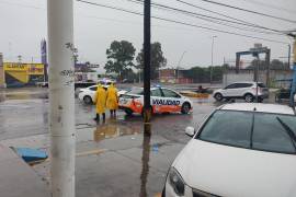 En los sectores donde se presentó mayor acumulación de agua, se trabaja con pipas para el desagüe.