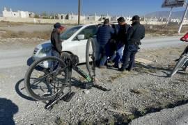 Automovilistas se detuvieron para auxiliar al lesionado.