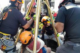 Elementos de Protección Civil de Nuevo León y de Monterrey trabajaron en el rescate de las dos mujeres.