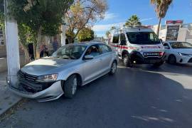 Familiares acudieron al lugar del accidente y notificaron a la aseguradora para responder por los daños ocasionados.