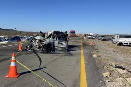 Autoridades acordonan la zona mientras realizan las diligencias del accidente.