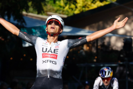 El mexicano del UAE Team Emirates se impuso por un segundo al británico Thomas Pidcock.