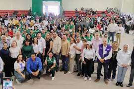 Alumnos de distintas escuelas y facultades, autoridades y funcionarios académicos, se hicieron presentes.