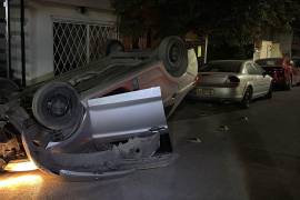 El conductor salió por su propio pie luego de la volcadura, sin lesiones de gravedad.