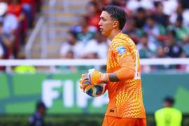 El portero Fernando Muslera disputó el partido decisivo ante España con fiebre; su actuación dejó mucho qué desear.