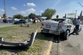 A pesar de la gravedad del accidente, los ocupantes del Chevy salieron ilesos, mientras que la conductora del Sentra fue atendida por paramédicos sin mayores complicaciones.