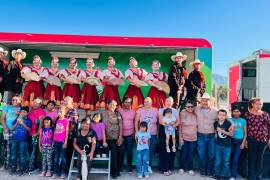 Habitantes de la zona rural del ejido Presa de San Pedro, de Saltillo, asistieron a la presentación folclórica incluida en la programación del Festival Internacional de las Artes 2026.