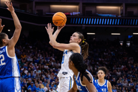Gabriela Jáquez aportó puntos y defensa en el triunfo de UCLA.