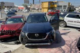 Los autos quedaron arriba de la banqueta.