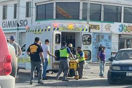 El de la moto resultó con heridas de consideración en su viaje por el periférico.