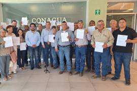 Autoridades estatales y federales formalizaron la autorización de 19 proyectos hidroagrícolas que beneficiarán a 250 productores.