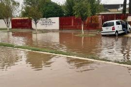Las lluvias de la madrugada dejaron calles y avenidas bajo el agua en distintos sectores del municipio.