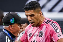 La MLS suspendió a Luis Suárez por tres partidos tras escupir a un integrante del cuerpo técnico de los Seattle Sounders en la final de la Leagues Cup.