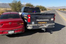 Elementos de Seguridad Pública lograron interceptar el vehículo tras una peligrosa persecución.