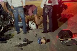 La acompañante del motociclista presentó heridas en los brazos y fue trasladada a una clínica particular.