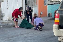 Tras el atropello, Miguel quedó tendido en la calle hasta que los vecinos llegaron para ofrecerle primeros auxilios.