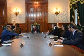 La presidenta Sheinbaum compartió esta fotografía en sus redes sociales sobre su reunión con la directiva de la calificadora.