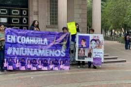 Las manifestantes exigieron justicia para las víctimas de violencia en Coahuila, destacando el lema #NiUnaMenos.