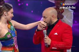 Según él, lo que marcó el final de esa relación fue haber visto a Belinda tomada de la mano de otro hombre, en un aeropuerto rumbo a Miami.