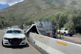 Elementos de la Guardia Nacional tomaron conocimiento del accidente y realizaron labores de abanderamiento en la carretera.