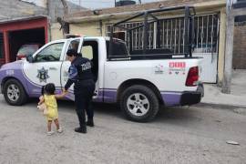 Aseguran a niña de 3 años que deambulaba sola por el Periférico, en Saltillo