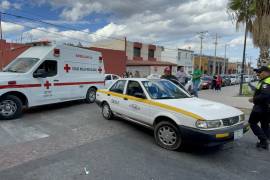 Paramédicos de la Cruz Roja valoraron y atendieron a Yolanda en el lugar, decidiendo su traslado al hospital debido a las lesiones sufridas.