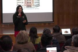 Vanessa Fernández Tonone, directora del Instituto Municipal de las Mujeres, destacó la importancia de generar redes de apoyo para el crecimiento juvenil.