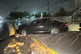 A pesar de lo aparatoso del choque, tanto el conductor como sus acompañantes resultaron ilesos, sin requerir atención médica.