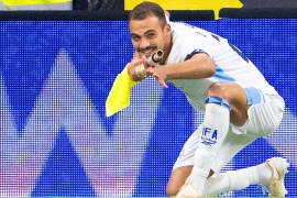 Abu Farchi quedó ligado a una de esas escenas poco habituales: marcar gol, correr a festejarlo y, prácticamente de inmediato, ser enviado a las regaderas.