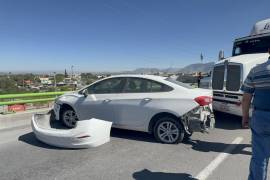 Una camioneta KIA Sorento, un Chevrolet Cruze y un tractocamión estuvieron involucrados en el percance.