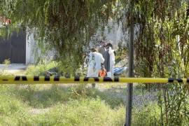 Personal ministerial realizó las diligencias correspondientes y ordenó el traslado del cuerpo al Semefo para determinar la causa del fallecimiento.
