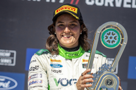 La piloto colombiana condujo el Ford Mustang número 25 rumbo a su primer triunfo en NASCAR Brasil Series.