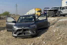 La Toyota Raize fue proyectada fuera de la carretera tras el impacto con el Kia Seltos y la Renault Koleos.