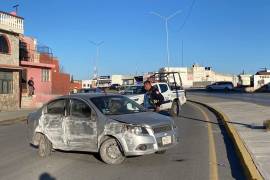 El vehículo quedó atravesado en los carriles de circulación, lo que generó tráfico lento en el cruce con Leyes de Reforma.