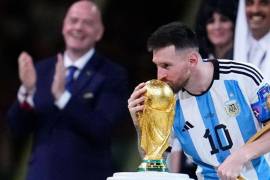 Lionel Messi, capitán de la Selección Argentina, se prepara para la Copa América en Estados Unidos mientras considera su posible participación en el Mundial 2026.