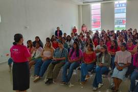 El miedo al diagnóstico y los factores socioculturales figuran entre las barreras para la atención oportuna, señaló la ponente