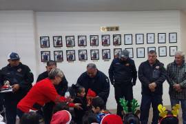 Niñas y niños de sectores vulnerables recibirán los juguetes que el Departamento de Bomberos distribuirá durante su recorrido del 25 de diciembre.