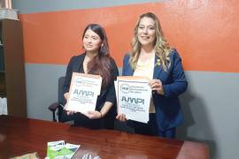 Claudia Parra, presidenta de AMPI en Piedras Negras, destacó la importancia de vincular al sector inmobiliario con las instituciones educativas.
