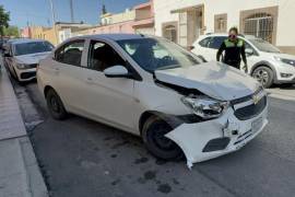 Elementos de la Policía Municipal acudieron al cruce de La Llave y Alejandro Humboldt para tomar conocimiento del accidente.