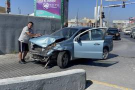 El percance provocó congestión vial en uno de los carriles del periférico durante varios minutos.