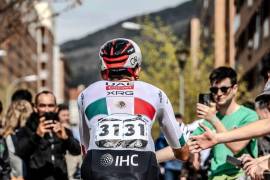 Pese a ceder terreno ante algunos rivales, Isaac del Toro continúa en competencia con etapas importantes por disputarse.