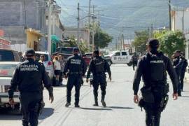 Agentes de Investigación Criminal acudieron la mañana de este domingo a la colonia Guerrero para realizar diligencias relacionadas con el homicidio.