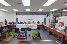 Representantes de ambas instituciones firmaron el acuerdo de colaboración para ampliar las opciones de formación universitaria en la región fronteriza.