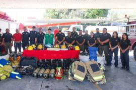 En la Central de Bomberos de San Pedro se realizó la entrega de recursos destinados al personal que participa diariamente en la atención de incendios, accidentes y otras emergencias.