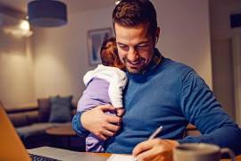 En México se mantienen licencias de paternidad por solo cinco días, muy lejos de lo que se tiene en otros países.