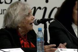 En su visita a la Feria Internacional del Libro Monterrey, la autora de La Noche de Tlatelolco recomendó al mandatario un ‘cónclave crítico’