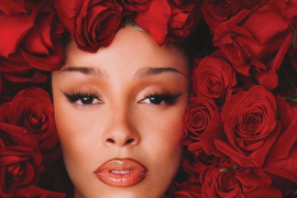 Doja Cat anunció el lanzamiento de su quinto álbum de estudio, Vie, para el 26 de septiembre.