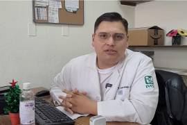 El médico familiar Carlos Lara Rodríguez destacó la importancia del cuidado en menores y adultos mayores durante la temporada invernal.