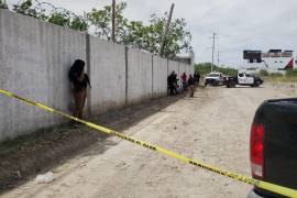 Agentes de la Policía Municipal y de la Policía Civil de Coahuila acudieron al lugar para acordonar la zona.